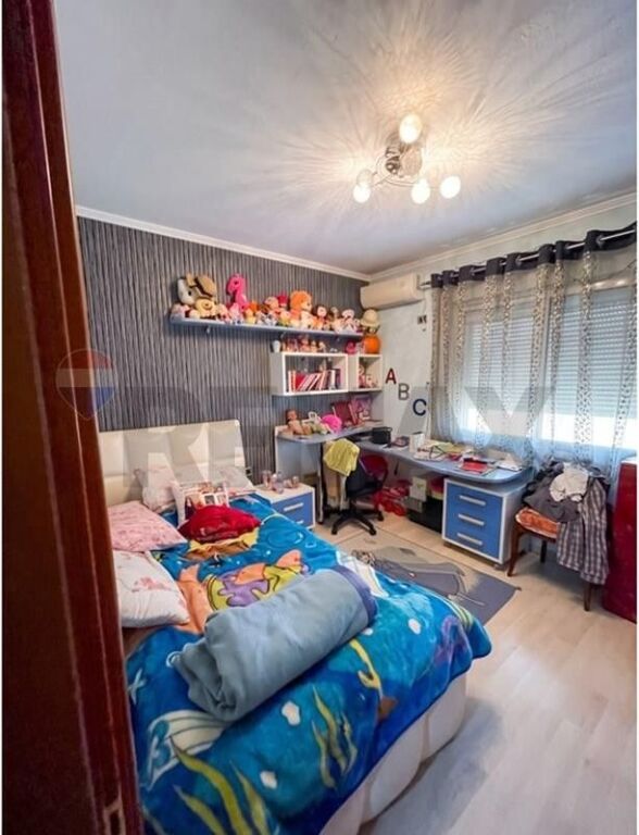 Shitet Apartament 2+1 në Ali Dem