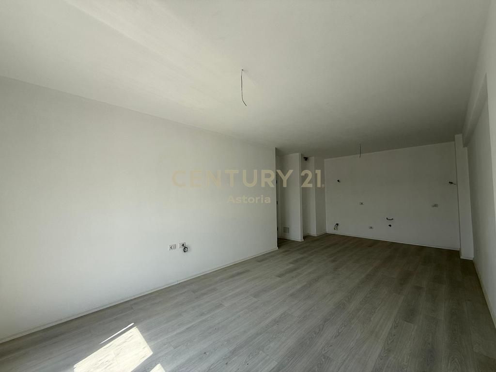 SHITET APARTAMENT 2+1 NE RRUGEN 5 MAJI 165,000 €