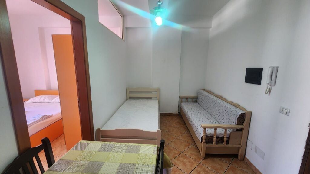 Ofrohet apartament per shitje ne orikum
