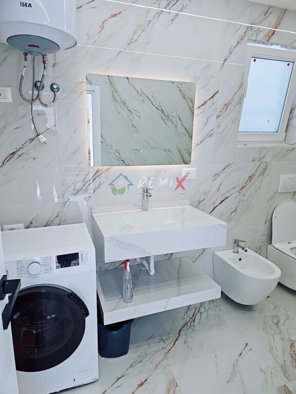 🏡 AFFITTASI – SUPER APPARTAMENTO 2+1 VICINO ALLA CASERMA DEI POMPIERI, DURRËS