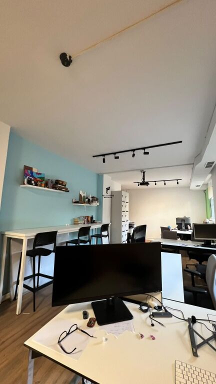 VENDESI COMMERCIALE IN VENDITA 97M2 21 DICEMBRE 330.000 EURO FH-93074