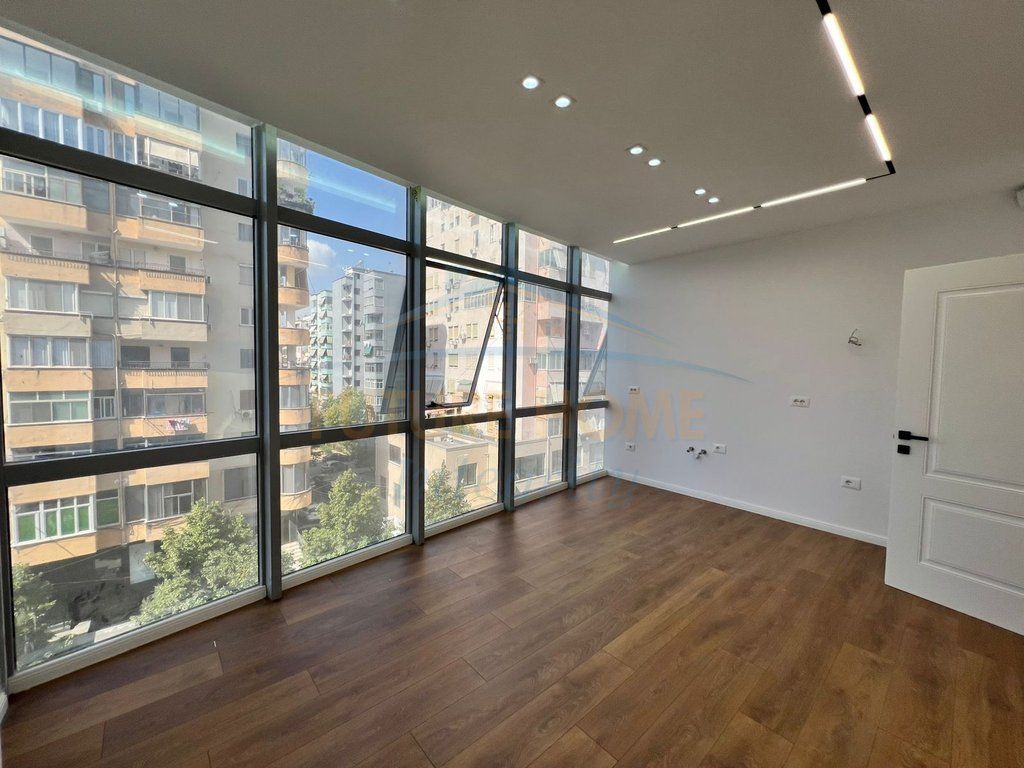 Shitet Apartament 1+1, 21 Dhjetori