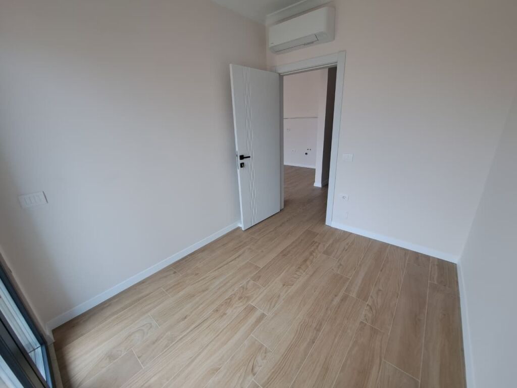 Locali commerciali in affitto a Vila Gold (via Dibres), ID 5553