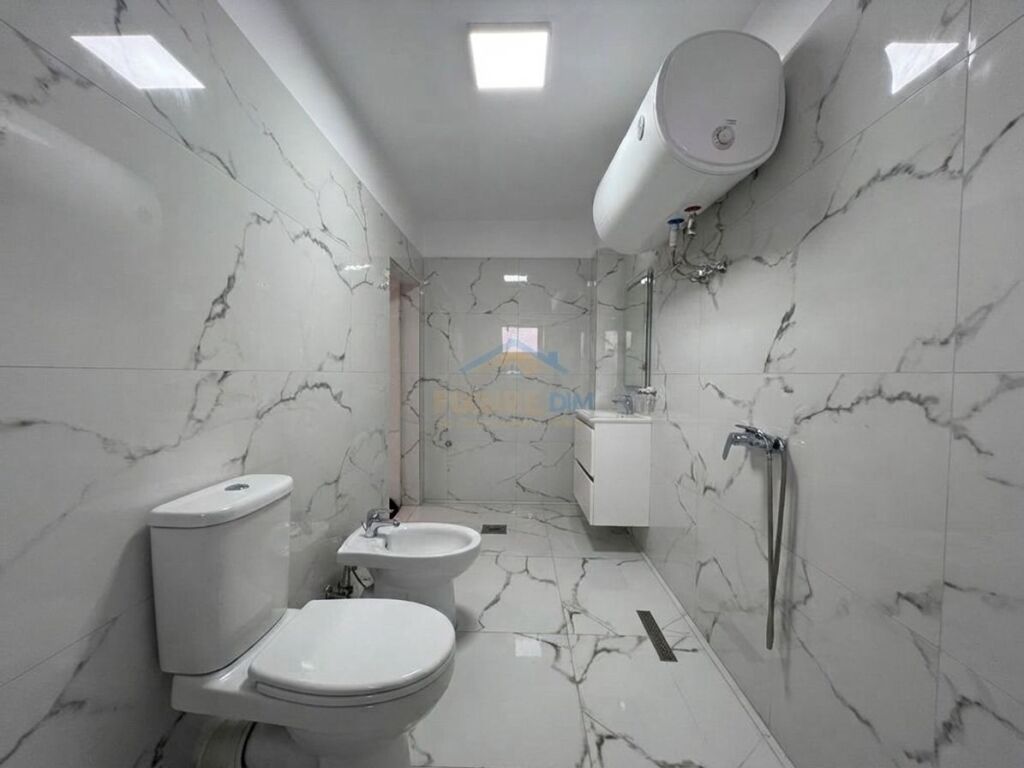 Shitet, Apartament 1+1 Rruga e Dibres, Tirane