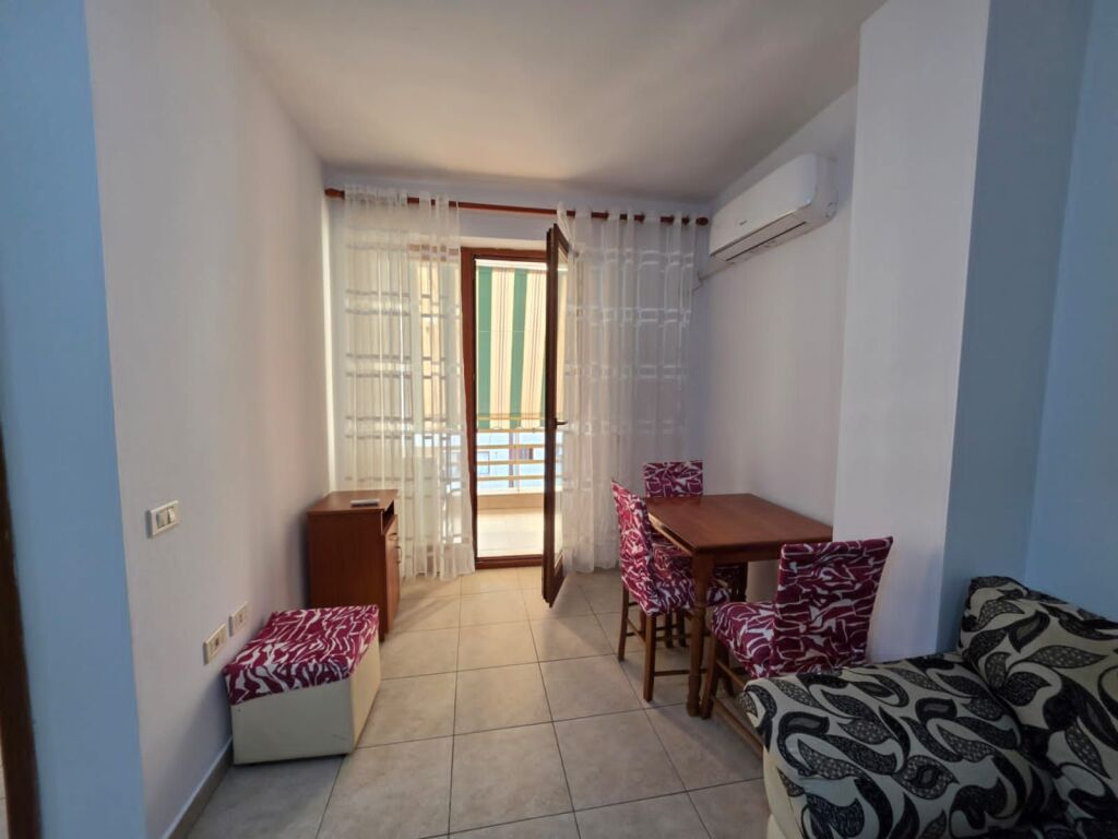 Qera | Apartament 1 + 1 | Bulevardi Zogu i Parë | 550 €/muaj