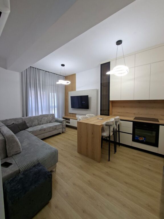 🏢Nella zona di Ali Demi, la Residenza Kadiu affitta un appartamento 1+1, appena arredato. 500 Euro   