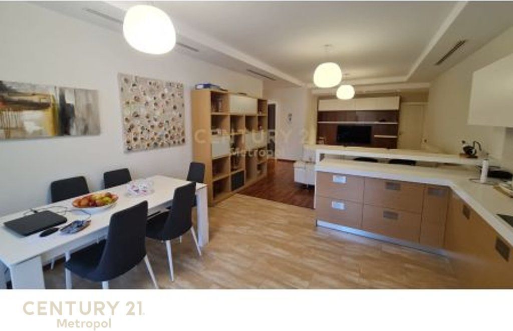 APARTAMENT LUKSOZ PER QIRA 2+1+3 TUALETE+post parkimi, PROKURORIA E PERGJITHSHME!