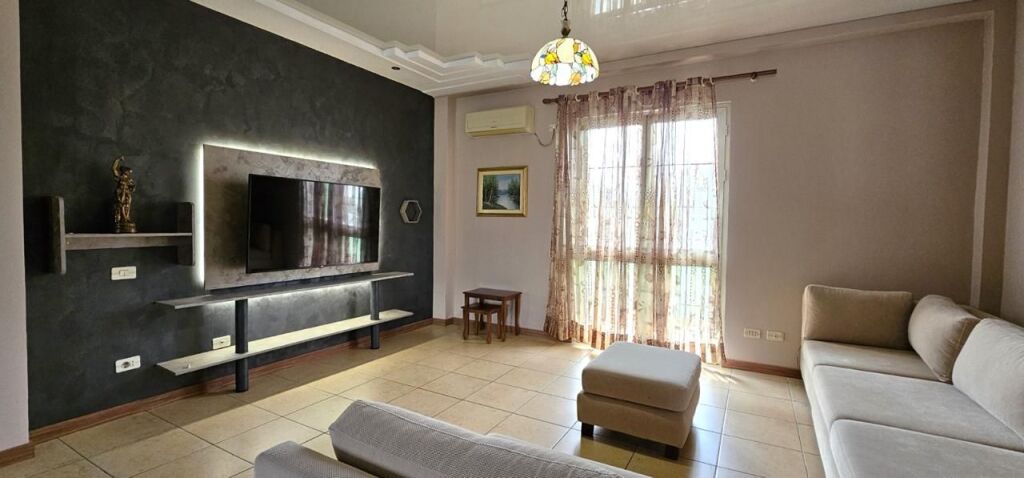 Affittasi 2+2 in Via Durresit arredato 80000 lek