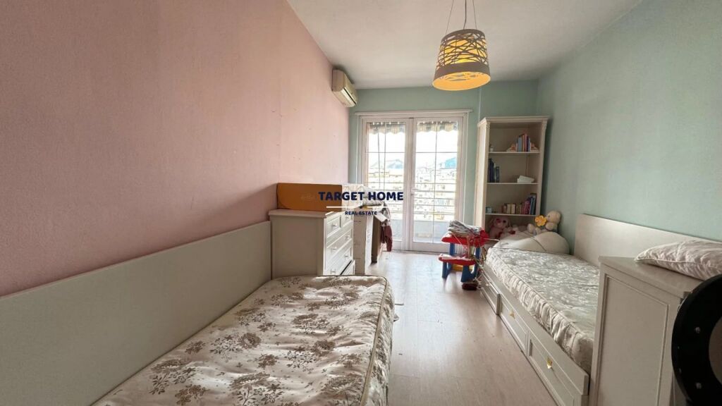 Apartament 2+1 me qira tek Komuna e Parisit!