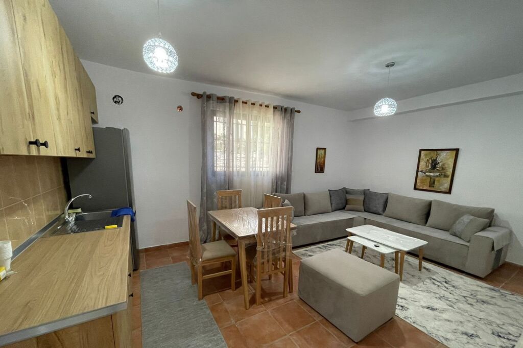 Qera | Shtëpi private 1 + 1 | Shkozë | 400 €/muaj