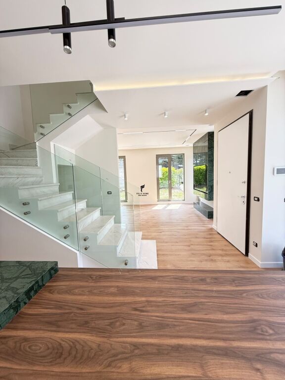 VILLA FOR RENT 3 FLOORS DRY LAKE 4,000 EURO FH-92965
