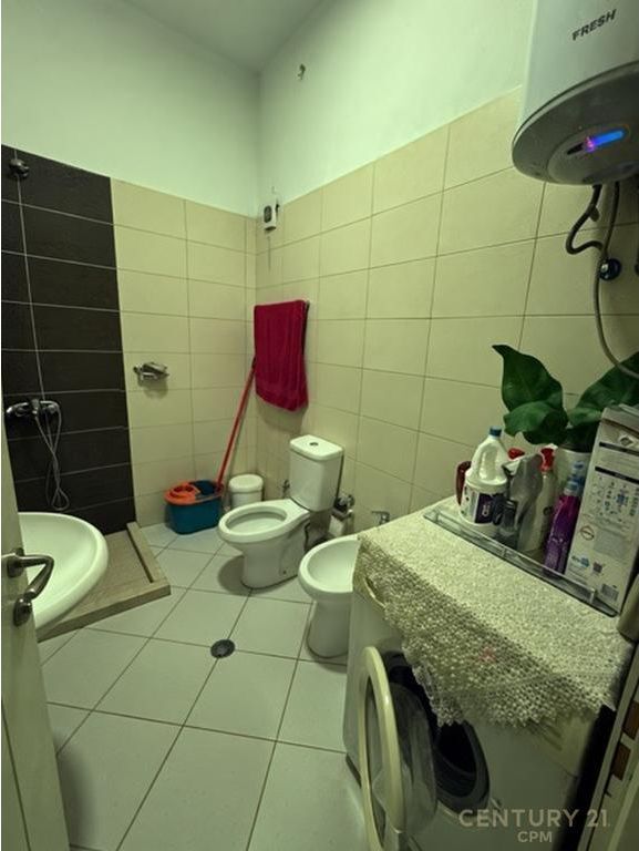 SHITET APARTAMENT 2+1+2 NË ASTIR 191,500 € 17,500,000 Lekë