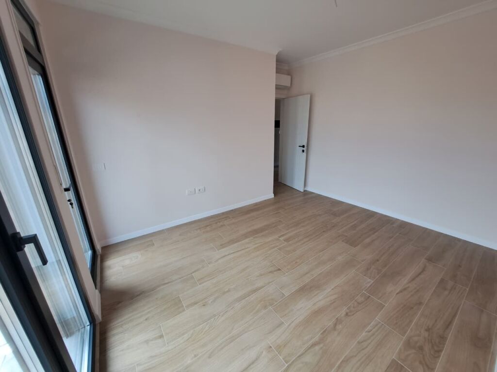 Locali commerciali in affitto a Vila Gold (via Dibres), ID 5553