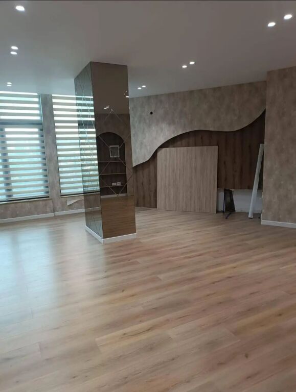Jepet me Qira Ambient Biznesi - Astir, perballe Vila L