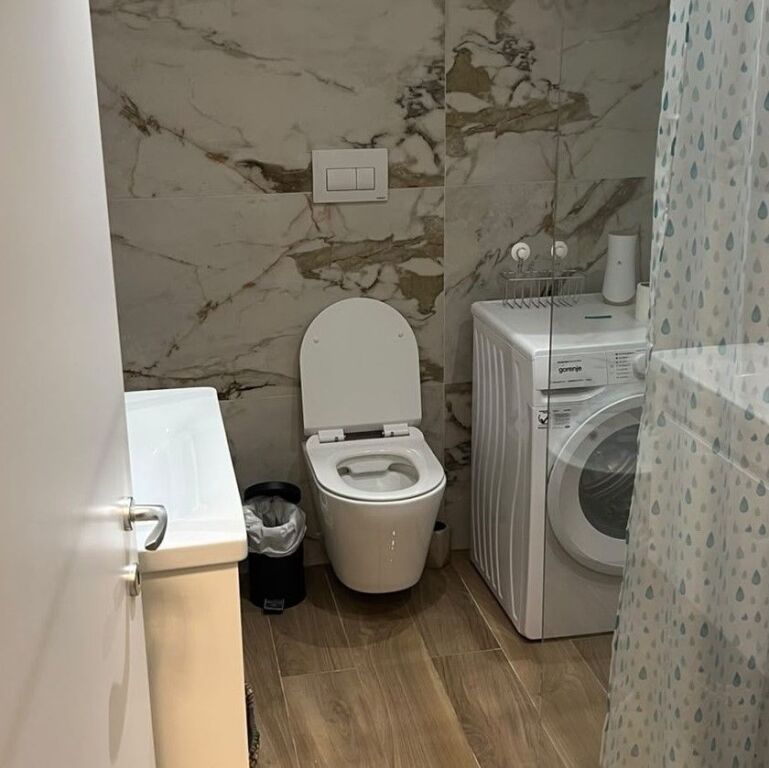 🏡✨ JEPET ME QIRA APARTAMENT 1+1 + PARKIM – PRANË TEG ✨🏡