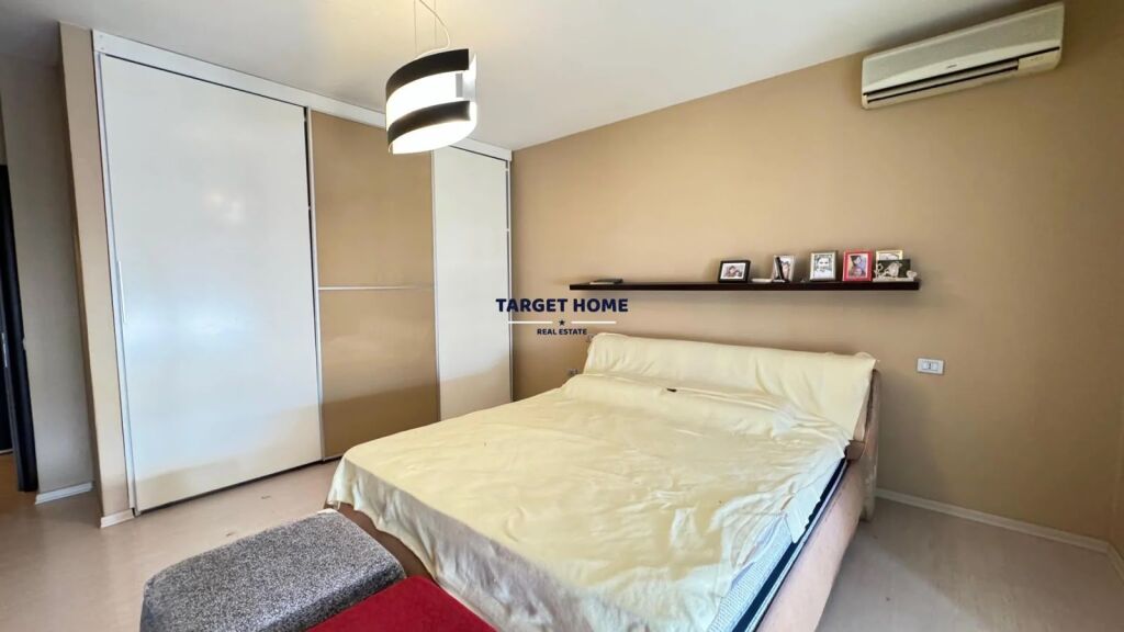 Apartament 2+1 me qira tek Komuna e Parisit!