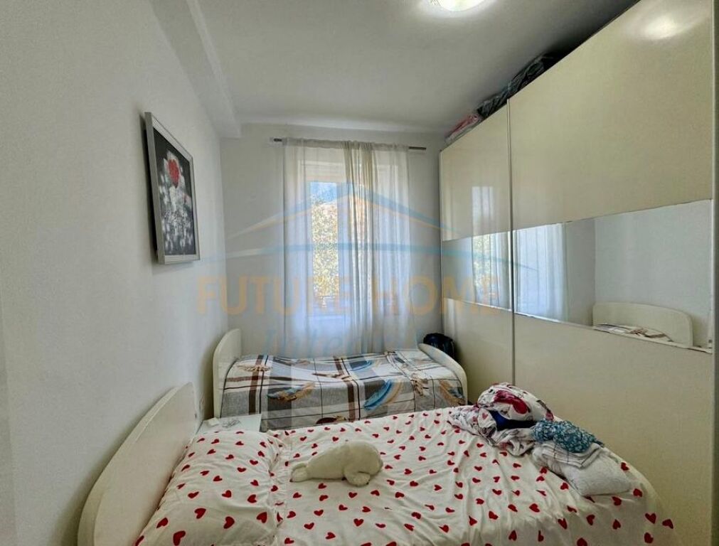 Shitet, Apartament 1+1, Bllok, Tiranë.
