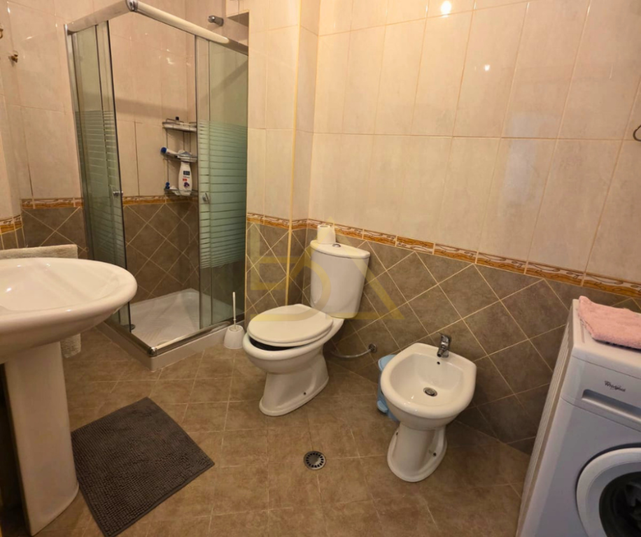 AFFITTASI APPARTAMENTO 1+1 – QUARTIERE 13, SPIAGGIA, DURRËS