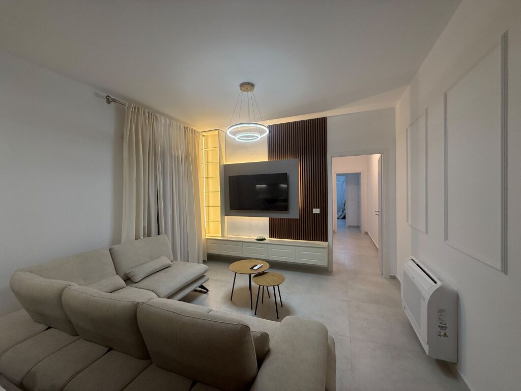 Apartament 2+1 + 2 me qira te Shkolla e Kuqe