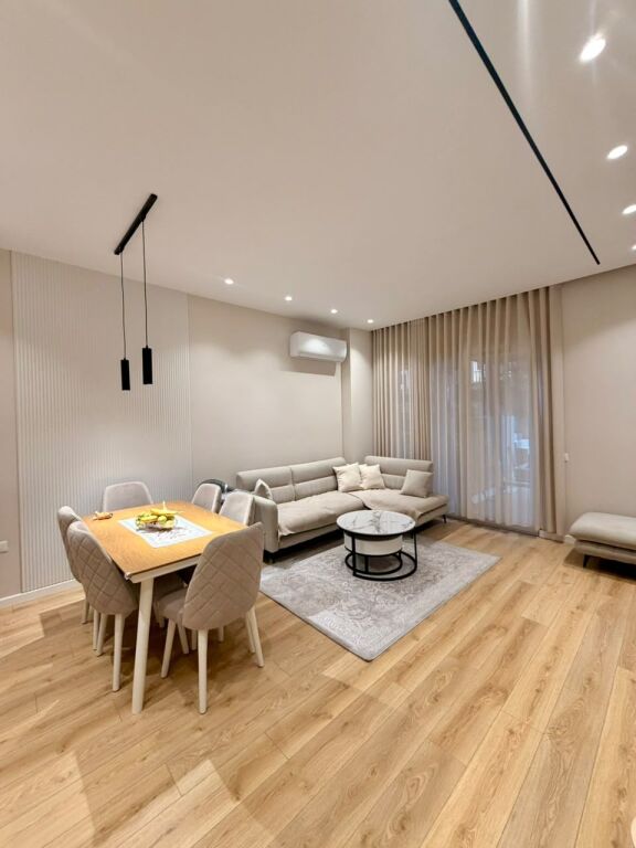 APARTAMENT 1+1 ME VERANDË PËR SHITJE | KODRA E DIELLIT 18500000 lek