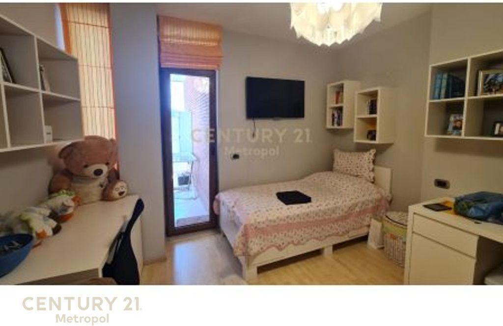 APARTAMENT LUKSOZ PER QIRA 2+1+3 TUALETE+post parkimi, PROKURORIA E PERGJITHSHME!