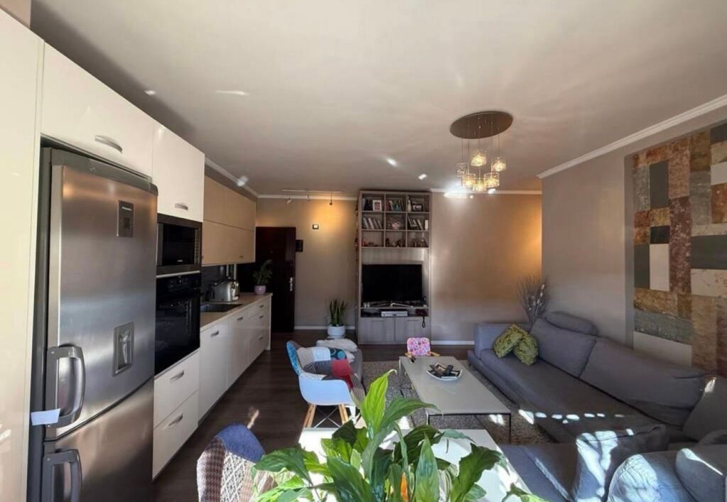 Apartment 2+1 for rent at Ish-Fusha e Aviacionit!