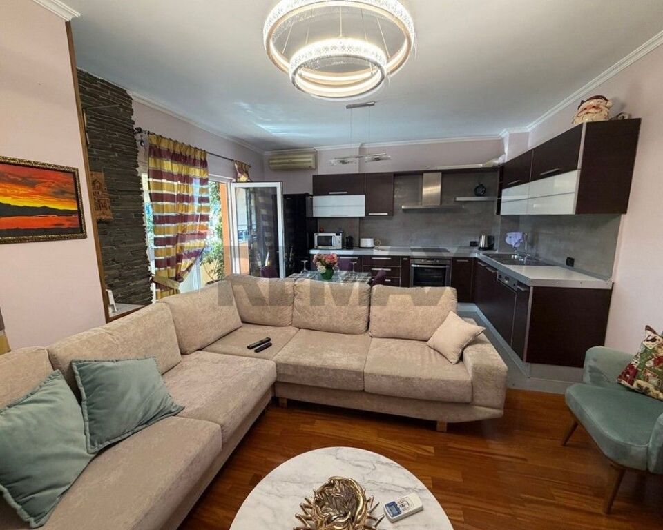 APARTAMENT 2+1 ME QIRA PRANË STADIUMIT AIR ALBANIA