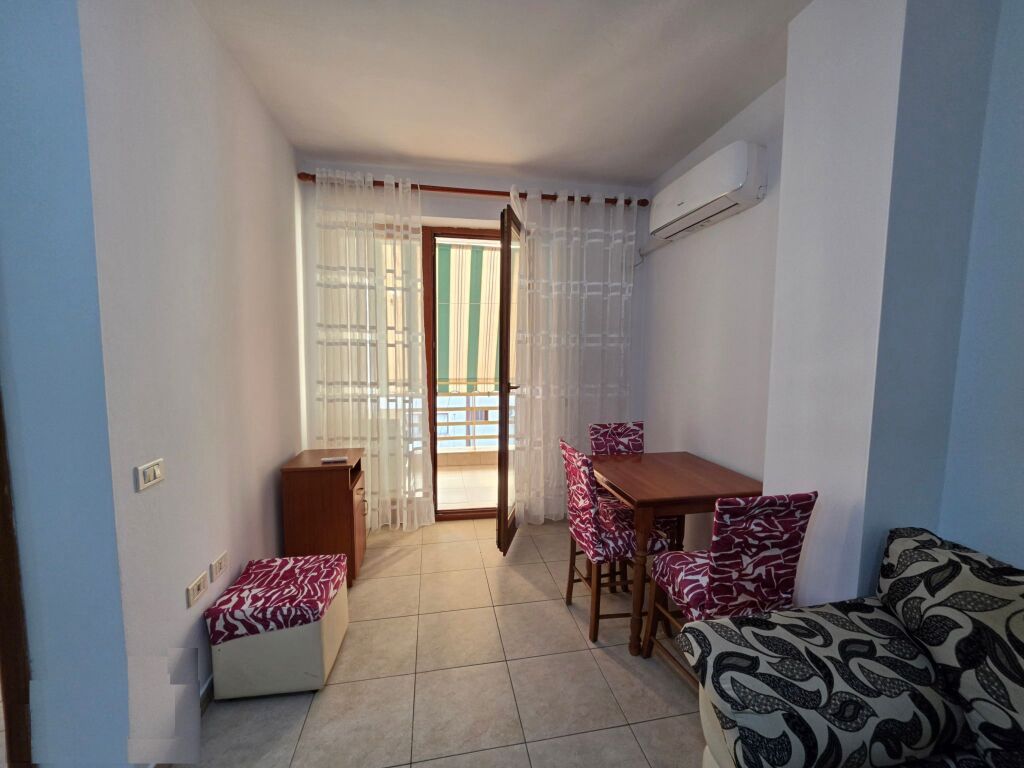 APARTAMENT 1+1 ME QERA – BULEVARDI ZOGU I, TIRANË  ID 5550