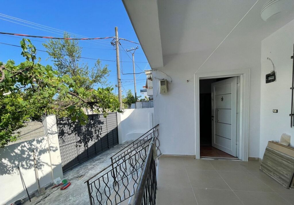 Qera | Shtëpi private 1 + 1 | Shkozë | 400 €/muaj
