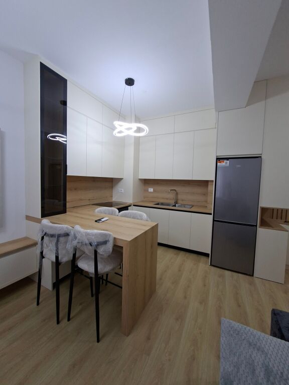 Jepet Apartament 1+1 me qera, ne zonen e Ali Demit ,tek Rezidenca Kadiu