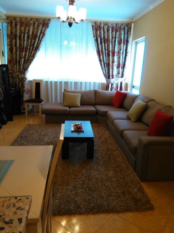 Apartment 1+1 for sale in Kinostudio, near Bar Alehandro, Porcelan. With a net area of 57 m2 and gross 61 m2. Located on the 7th floor in a 2005 building with elevator. Has a mortgage, also sold with credit. The selling price is 125,000 Euro. For a visit to the property or more information contact us.     oresti