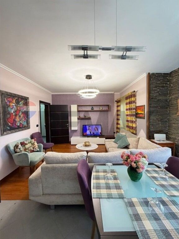 APARTAMENT 2+1 ME QIRA PRANË STADIUMIT AIR ALBANIA