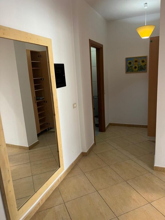 IN AFFITTO – APPARTAMENTO 2+1 📍 Super posizione – vicino alla Facoltà di Giurisprudenza di Tirana