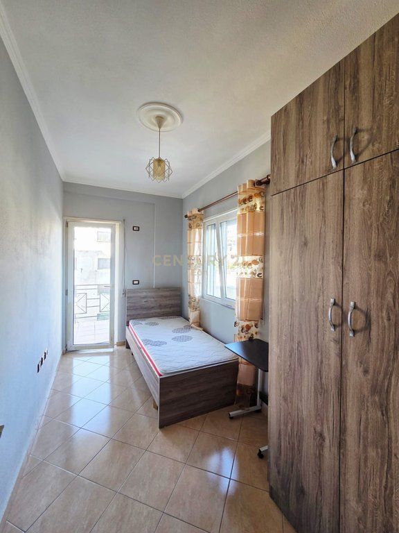 VENDESI SUPER APPARTAMENTO 2+1 CON VERANDA VICINO ALL'OSPEDALE, DURRES!!