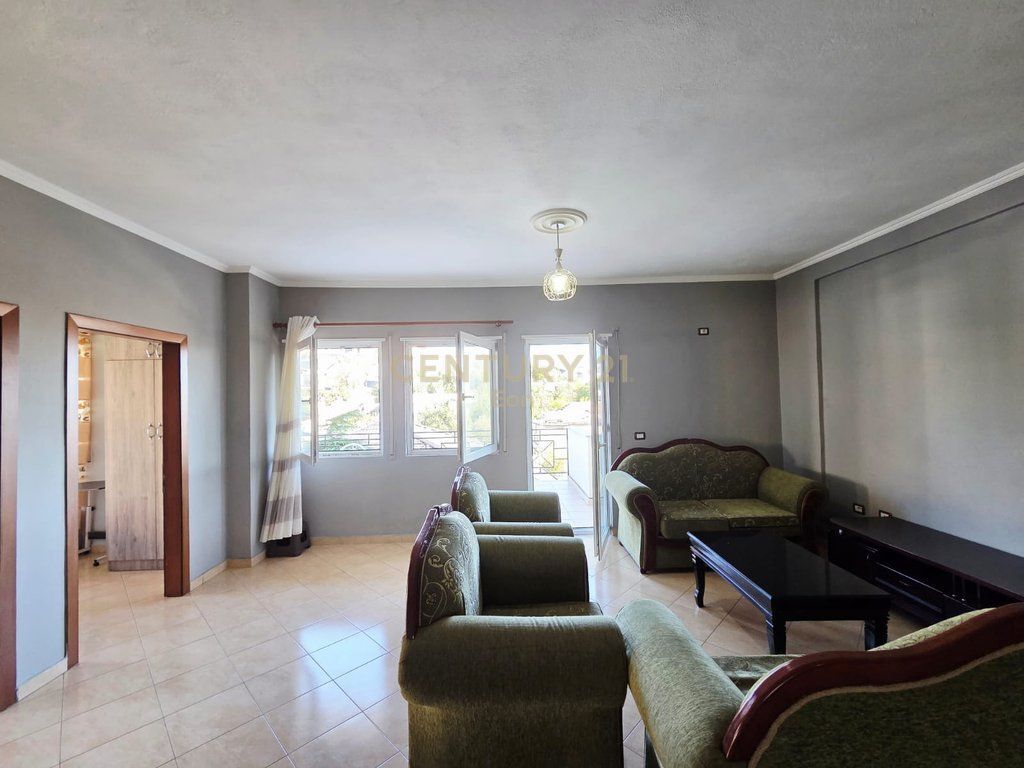 VENDESI SUPER APPARTAMENTO 2+1 CON VERANDA VICINO ALL'OSPEDALE, DURRES!!