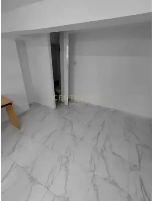 Tirane, jepet me qera ambjent biznesi , 16 m² 350 € (Rruga e Dibres)

