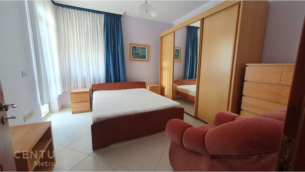 Disponojme Apartament 2+1+2 Tualete per Qira, Komuna E Parisit.