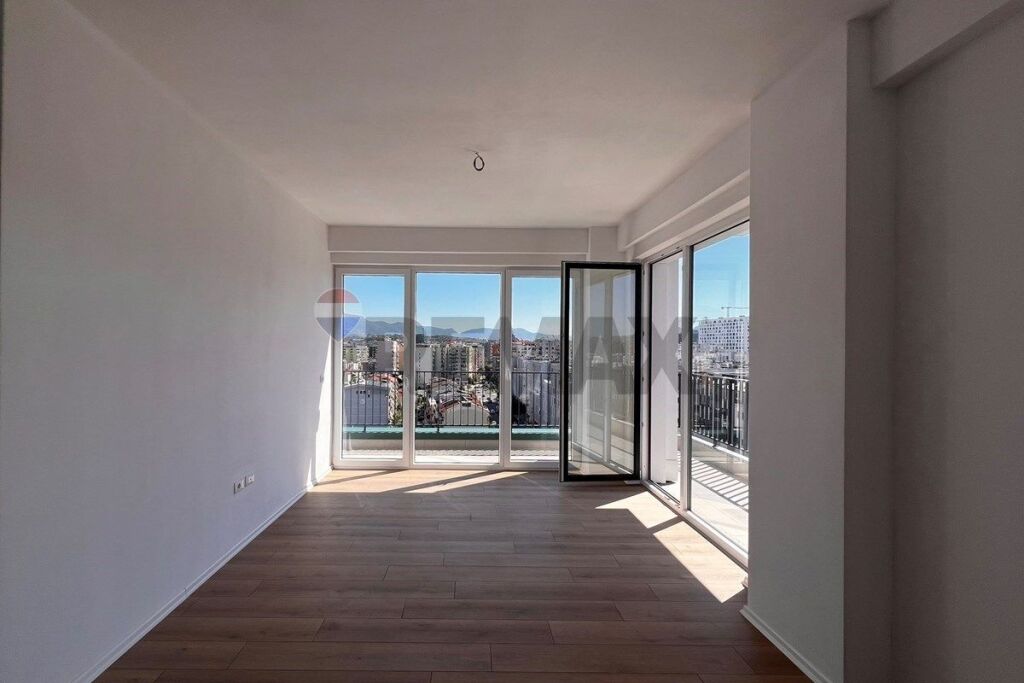 Apartament 3+1+2 me verande te Komuna Parisit!