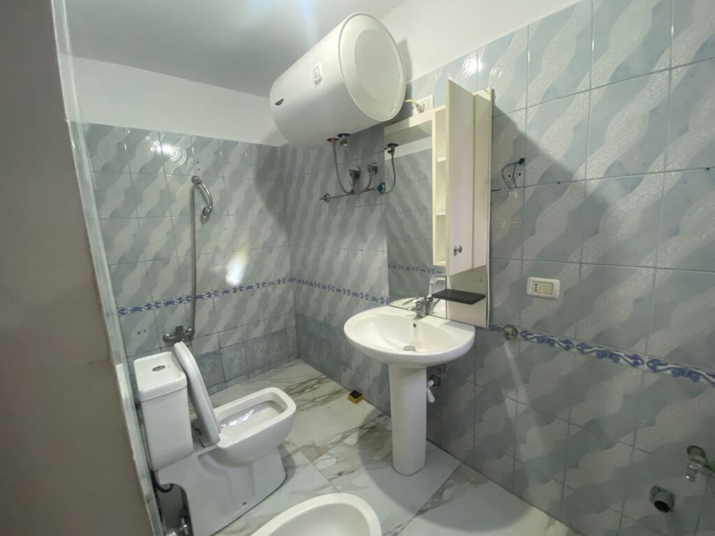 Apartament 2+1 bosh per qera Shkolla e Bashkuar !