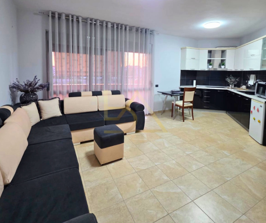 AFFITTASI APPARTAMENTO 1+1 – QUARTIERE 13, SPIAGGIA, DURRËS