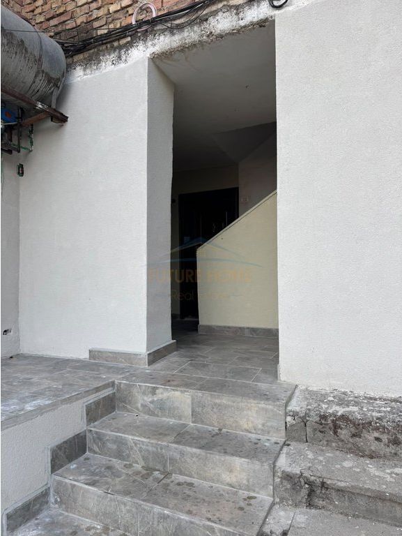 Shitet, Apartament 1+1 Rruga e Dibres, Tirane