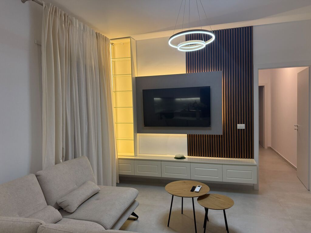 Apartament 2+1 + 2 me qira te Shkolla e Kuqe