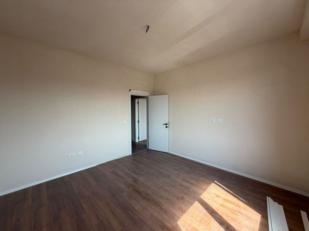 Apartament 2+1 per shitje ne Paskuqan.