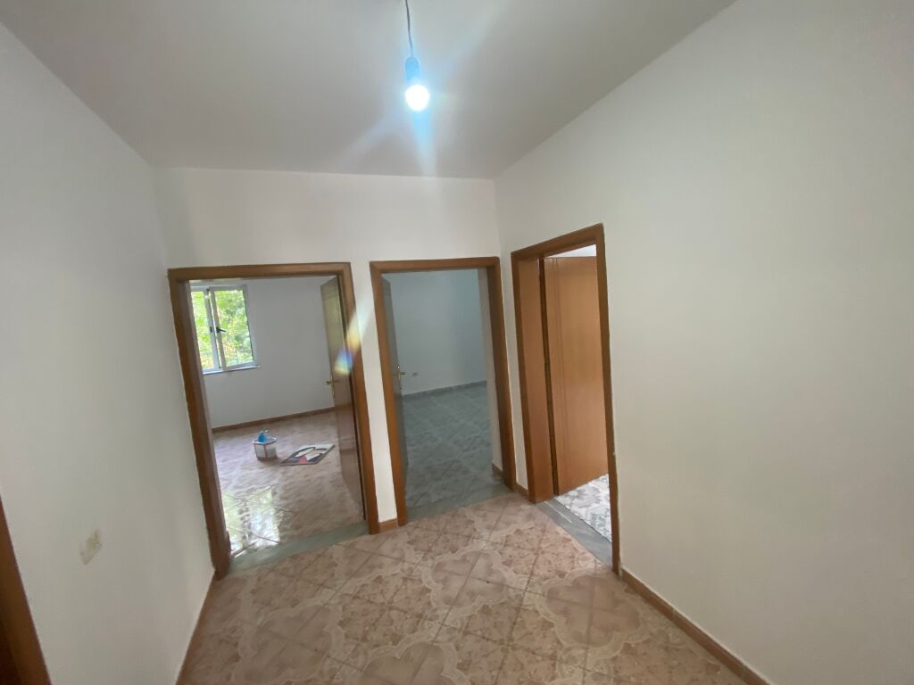 Apartament 2+1 bosh per qera Shkolla e Bashkuar !