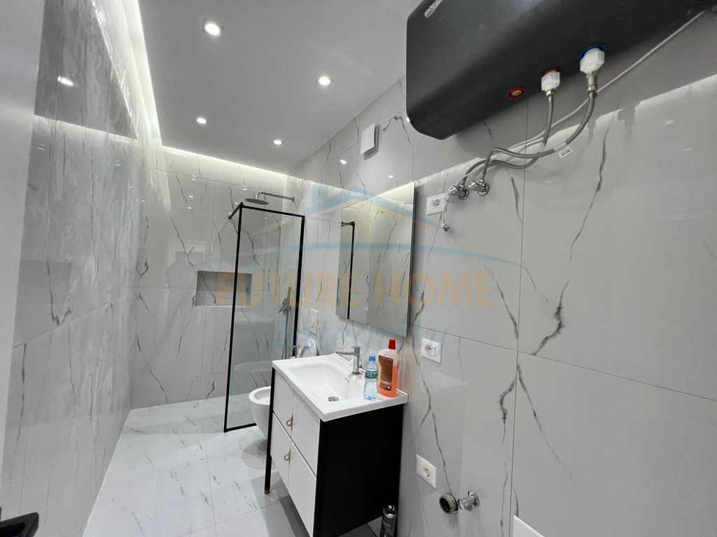 Shitet Apartament 1+1, 21 Dhjetori
