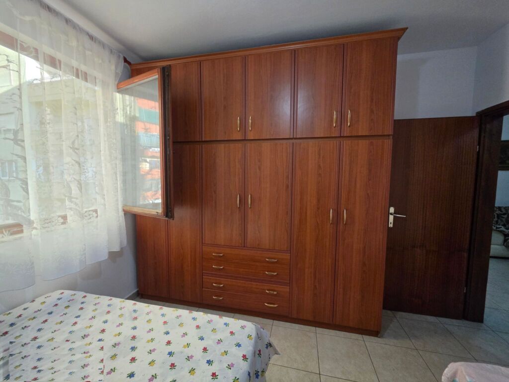 APARTAMENT 1+1 ME QERA – BULEVARDI ZOGU I, TIRANË  ID 5550