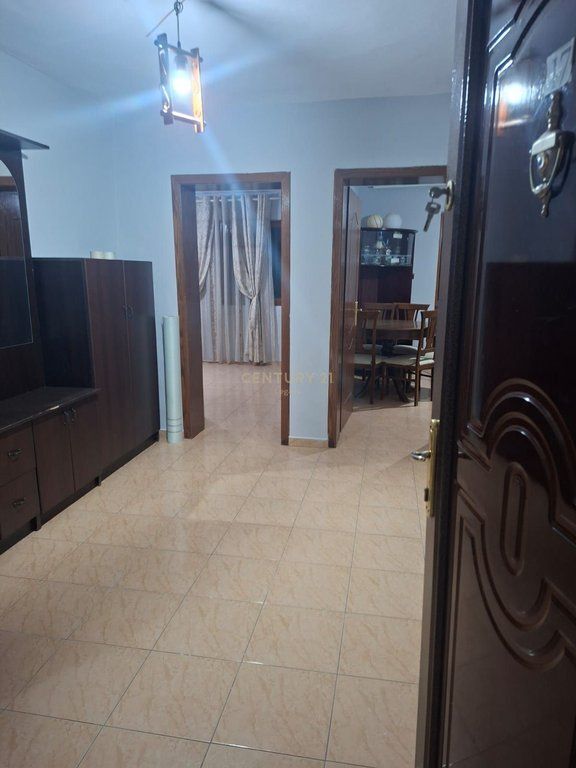 Appartamento 3+1 in affitto, Vicino alla scuola "Osman Myderizi" 50.000 Lek /Mese