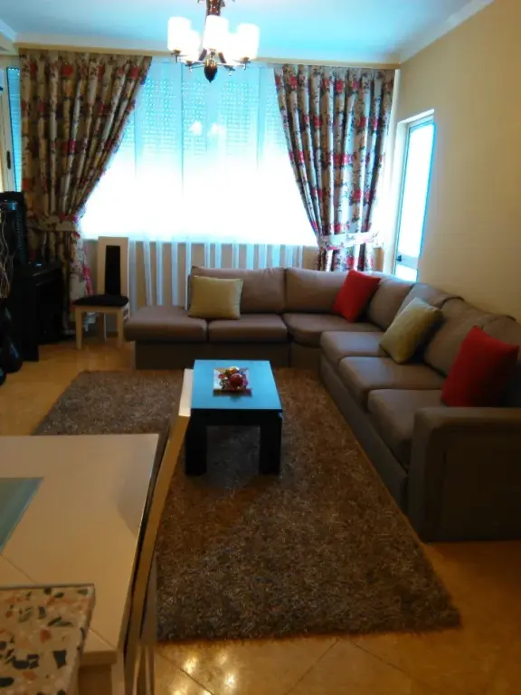 Appartamento 1+1 in vendita a Oxhaku, vicino alla Moschea Xhura