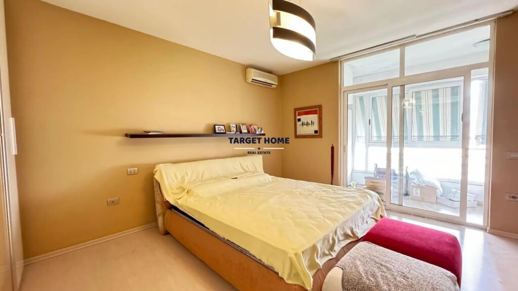 Apartament 2+1 me qira tek Komuna e Parisit!