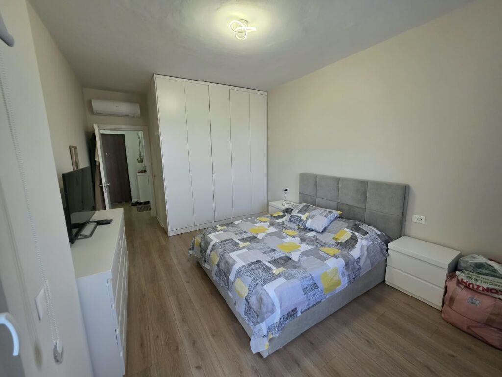 🏡 SHITET APARTAMENT 1+1 I MOBILUAR – YZBERISHT  📍 Rruga “3 Dëshmorët”, Yzberisht, Tiranë 🏢 Kati 9 |  Sipërfaqe totale: 66.6 m² 🛋️ Apartament i mobiluar 🚗   💰 Çmimi: 120,000 €  📩